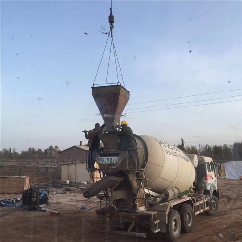 孟连县“精准瞄准”—— 吊车的 “定位导航” 技术