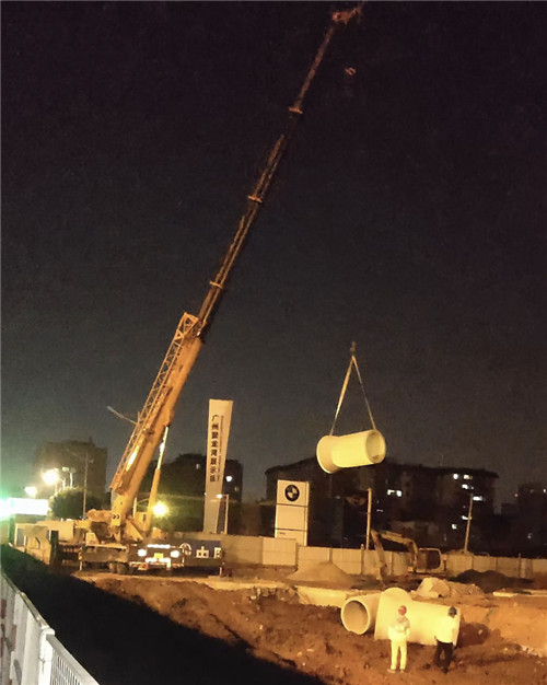 孟连县“弯臂矫正”—— 吊车的 “形变补偿” 技术